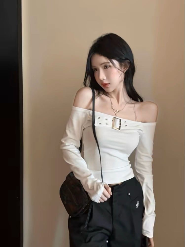 Áo thun dài tay nữ phong cách Mỹ, thiết kế slim-fit với dây kim loại nhỏ, phù hợp xuân thu