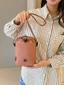 Túi đeo chéo tối giản bằng Nylon dành cho nữ có cấu trúc mềm mại và phong cách đô thị