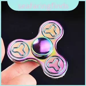 Spinner Rainbow Tri được thiết kế đẹp lý tưởng để tặng bạn bè và gia đình