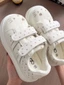 đôi giày trắng Velcro đế dày mùa hè mới, giày đế bánh mì thông thường dành cho nữ sinh viên tăng