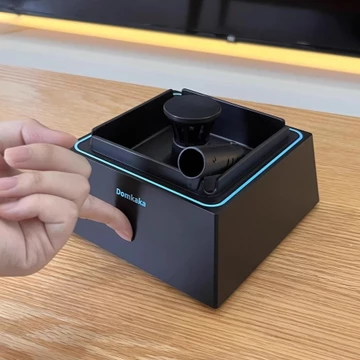 Máy lọc không khí Mini cho ô tô kín Loại bỏ mùi phòng nhỏ với ánh sáng khí quyển Anion lọc không khí