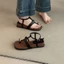 La Mã Pháp Phong Cách Retro Thông Mũi Vuông Giày Sandal Nữ Mùa Hè Nêm Gót Chân Khóa Kim Loại