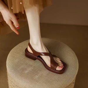 Dép sandal đế vuông quai ngang thiết kế thích hợp cho nữ mùa hè mới Giày đi biển đế bệt hở mũ