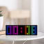 Đồng hồ đương đại kỹ thuật số Led với chế độ màu Rgb và cài đặt dễ dàng để trang trí không gian làm việc