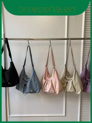 Túi Nylon đeo chéo thời trang có cấu trúc mềm mại và thiết kế phồng phồng để du lịch giải trí