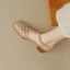Pháp Bao Đầu Rỗng Giày Sandal Nữ Mùa Hè Mới Retro Da Mềm Gót Dày Giày Đơn Vuông Mũi Giày Cao Gót