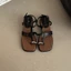 La Mã Pháp Phong Cách Retro Thông Mũi Vuông Giày Sandal Nữ Mùa Hè Nêm Gót Chân Khóa Kim Loại