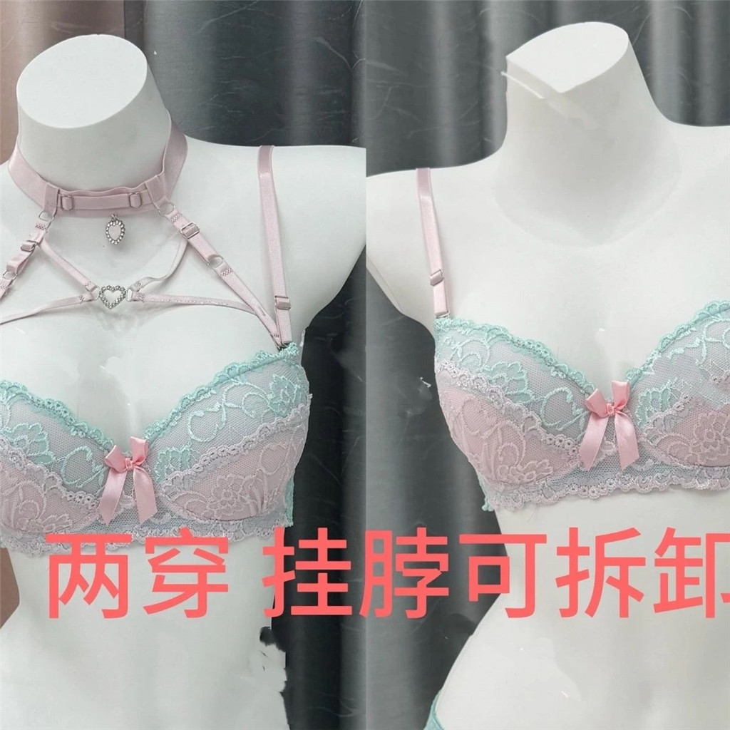 Tình yêu với áo ngực ren và mặt dây chuyền hình cung, làm từ thép, thiết kế gợi cảm