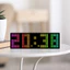 Đồng hồ đương đại kỹ thuật số Led với chế độ màu Rgb và cài đặt dễ dàng để trang trí không gian làm việc