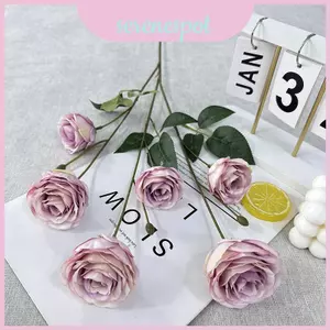 Sắp xếp hoa hồng tổng hợp cho bữa tiệc và phòng tạo kiểu khách sạn