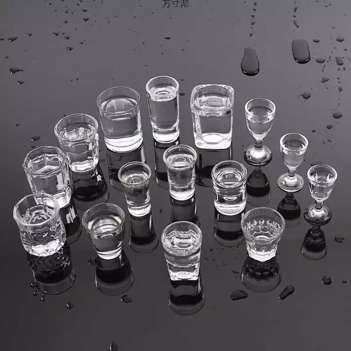 Hộ Gia Đình Đáy Dày Thủy Tinh Nhỏ Trắng Rượu Thủy Tinh Bộ Một Sip Thủy Tinh Whisky Rượu Thủy Tinh Hộp Đựng Rượu Thủy Tinh Cốc Rượu Cốc