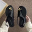 Giày sandal mũi nhọn đẹp phong cách Pháp dành cho nữ mùa hè khóa kim loại mới kèm váy đế phẳn