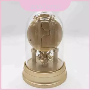 Đồng hồ bàn kiểu cổ bằng kim loại thanh lịch có phong cách cổ điển đã qua sử dụng để trang trí ngôi nhà thanh lịch