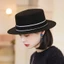 Mũ vành phẳng màu đen dành cho nữ vào mùa thu đông Phong cách mới Mũ len kiểu Pháp Mũ nỉ thời trang và đa năng Thanh lịch Flat Top Mũ len dành cho nữ