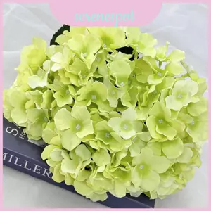 Trang trí tường đám cưới hoa cẩm tú cầu với chất liệu lụa cho nội thất và trang trí sự kiện