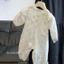 quần áo bò cho bé gái, quần áo đi chơi hợp thời trang mới, jumpsuit hoa, hậu cung dài tay côn