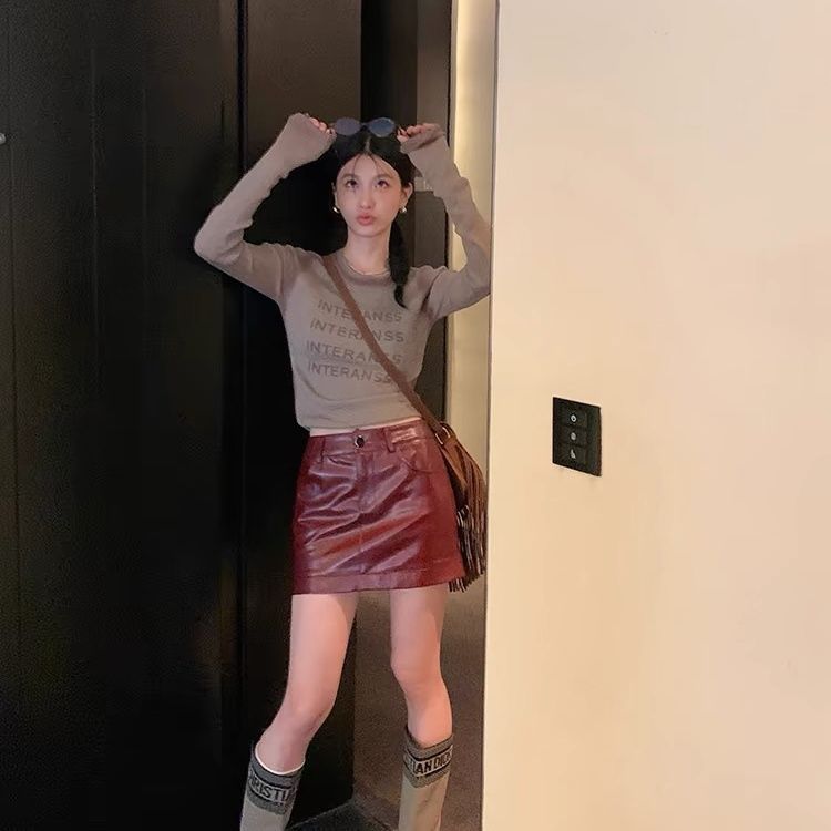 Váy da PU burgundy nửa chiều dài - Phong cách hotgirl mới thu đông cao cấp, thiết kế ômbody