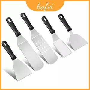 Thìa phẳng bằng thép không gỉ để nấu bánh kếp và bít tết trong môi trường nhà bếp hiện đại