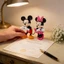 Mickey Và Minnie Hôn Nhân Giữ Các Bức Tượng Nhựa Pvc Cho Kỷ Niệm Và Lãng Mạn