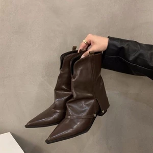 Da mềm mũi nhọn Giày Chelsea Boot nữ tay mới giảm béo giày bốt ngắn gót dày giày bốt mỏng