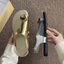 Giày sandal mũi nhọn đẹp phong cách Pháp dành cho nữ mùa hè khóa kim loại mới kèm váy đế phẳn