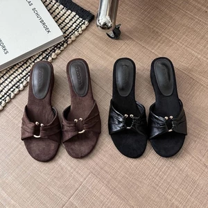 Retro Nêm Giày Sandal Nữ Mùa Hè Áo Khoác Ngoài Phong Cách Mới Đa Năng Rỗng Phong Cách Ngày Lễ