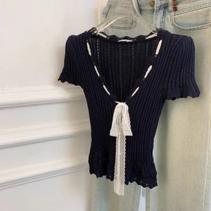 Áo cardigan dệt kim ngắn tay cổ chữ V Pure Desire Slim Fit Sweet Top nữ tính