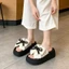 Giày lười đi biển đế dày phong cách cổ tích ngọt ngào cho nữ mùa hè với chân váy và sandal thắt nơ