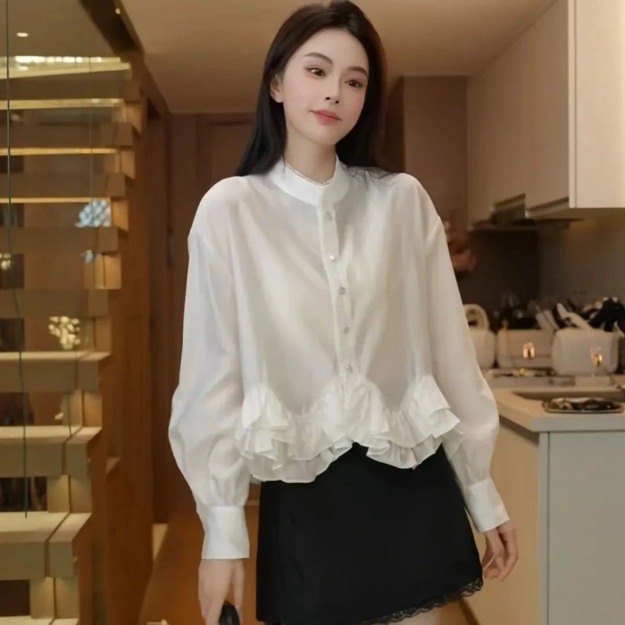 Lan ~ Áo sơ mi dài tay mới với hem xù ren trắng, thiết kế thời trang