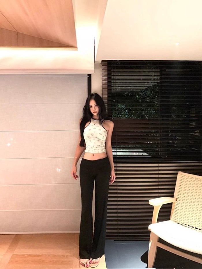 Lan ~ Áo Ngắn Hình Đào Cho Nữ, Thiết Kế Slim-Fit Phù Hợp Mùa Hè