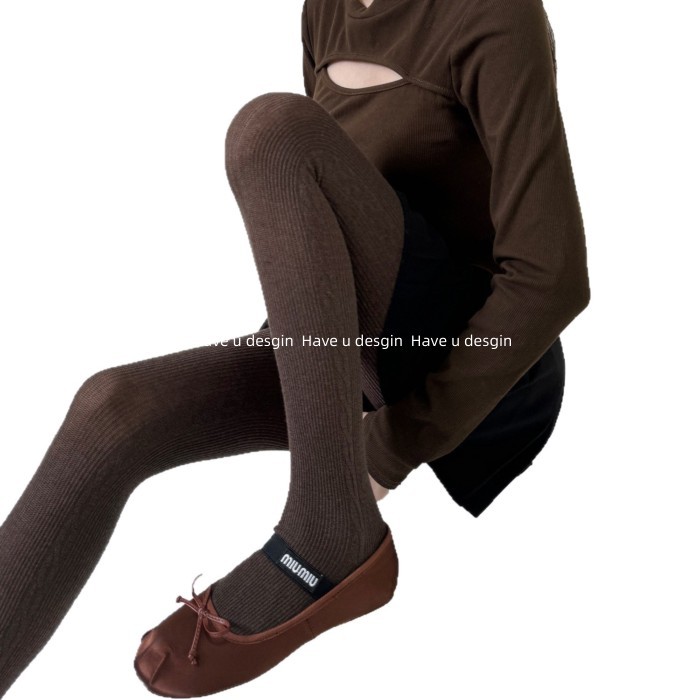 Quần Legging Jumpsuit Tất Thu Đông từ Len Ba Chiều, Họa Tiết Gai Dầu và Màu Camel