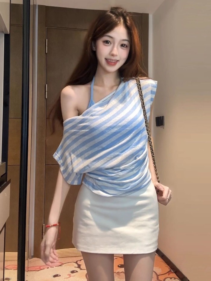 Áo thun dây một vai sọc vàng dành cho nữ, form slim-fit, phù hợp mùa hè