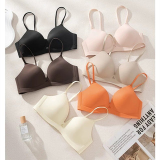 Những chiếc áo ngực đẩy bust nữ mỏng và gợi cảm, thiết kế không dây tam giác, phù hợp cho thanh thiếu nữ