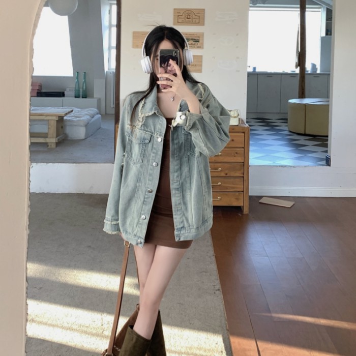 Áo khoác denim nữ dáng rộng rách cá tính, phù hợp thời trang mùa thu