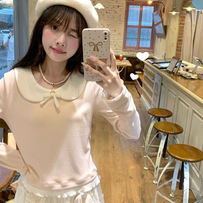 Áo cổ bè dài tay màu pastel, dịu dàng phù hợp mặc nhiều lớp