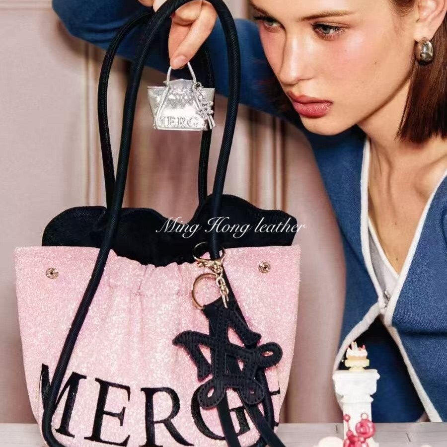 Túi Nữ Thái Lan MERGE Túi Tote mini Nhỏ 2025 Phong Cách Mới Di Động Đeo Vai Túi Thời Trang Đơn Giản