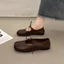 Đế bằng mule, xỏ chân là đi