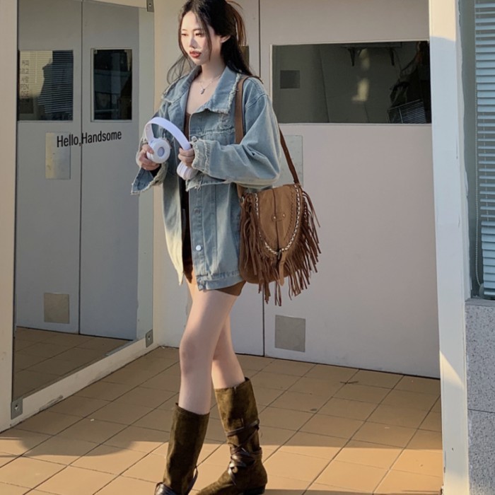 Áo khoác denim nữ dáng rộng rách cá tính, phù hợp thời trang mùa thu