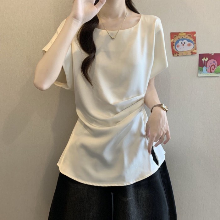 Áo sơ mi tay ngắn chất liệu acetate satin, vai trước tay bay nhỏ, phù hợp mùa hè