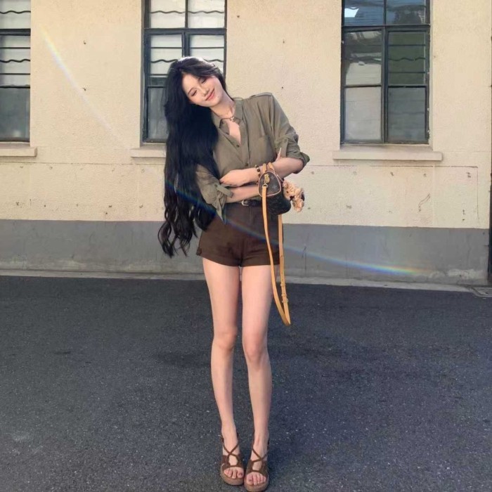 Áo sơ mi nữ tay dài có cổ dáng rộng, áo sơ mi công sở có ve áo dành cho nữ