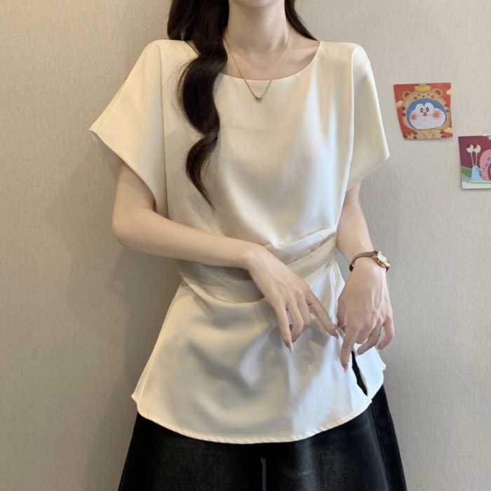 Áo sơ mi tay ngắn chất liệu acetate satin, vai trước tay bay nhỏ, phù hợp mùa hè