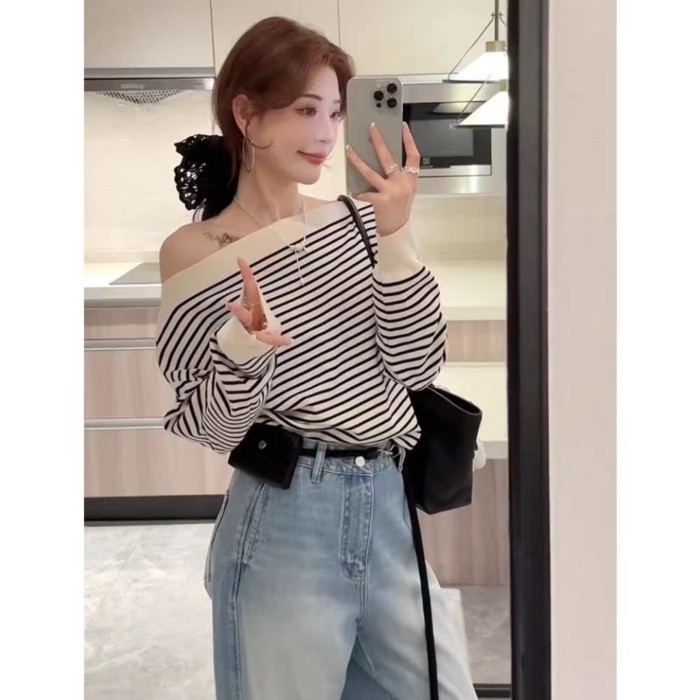 Phong cách Hàn Quốc lười biếng cổ trễ vai sọc trắng đen dài tay mới mùa xuân thu sang trọng đ