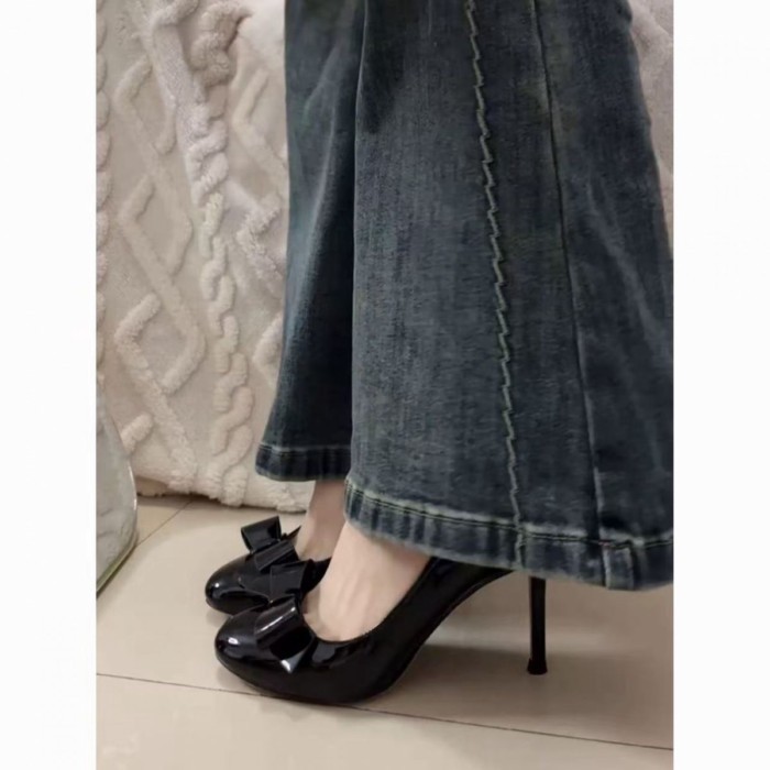 Giày cao gót nơ rỗng bên hông, gót nhọn, miệng nông, giày đơn màu đen nhẹ nhàng thời trang Pháp, mũ