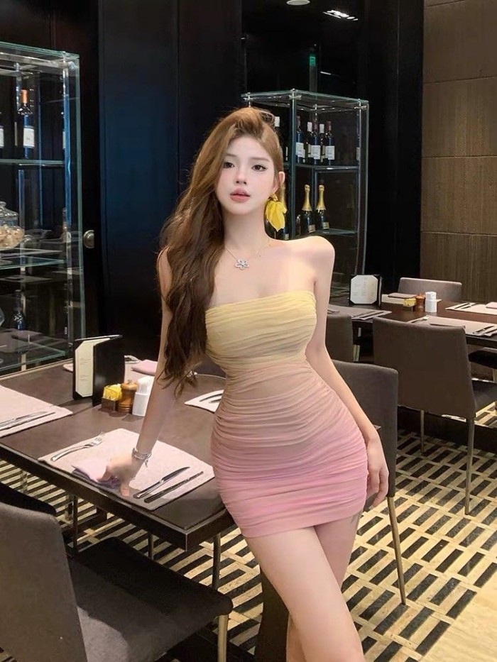 Váy ống khí quyển váy ngắn ôm sát hông màu gradient bó sát của phụ nữ