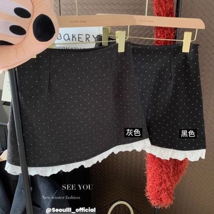 Váy ren retro Váy chữ A dành cho nữ mùa xuân chấm bi phù hợp với váy chống lộ váy ngắn ôm hông
