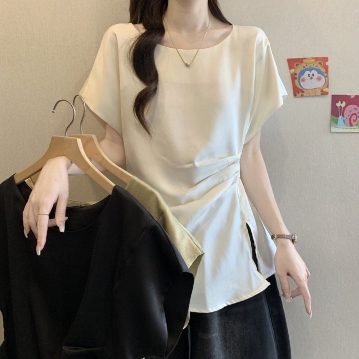 Áo sơ mi tay ngắn chất liệu acetate satin, vai trước tay bay nhỏ, phù hợp mùa hè