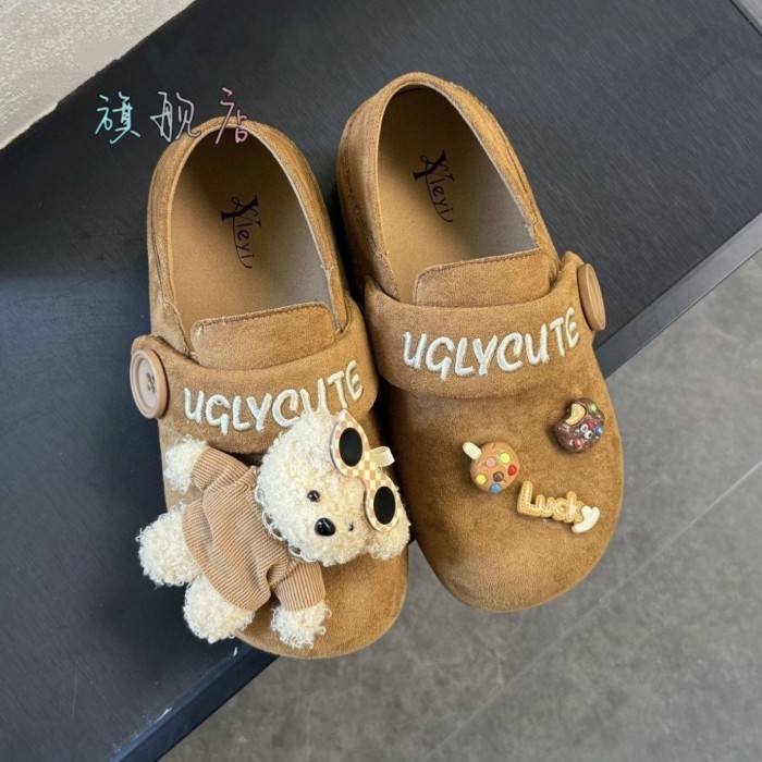 Giày Birkenstock cho nữ, áo khoác ngoài đế mềm mùa thu, guốc hoạt hình Baotou, dép lê đế phẳng thôn