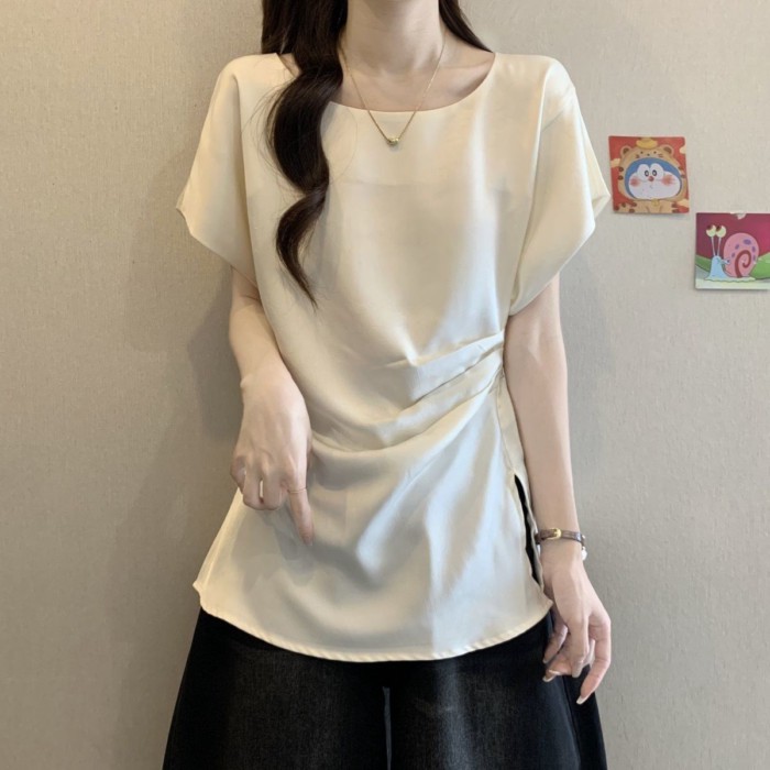 Áo sơ mi tay ngắn chất liệu acetate satin, vai trước tay bay nhỏ, phù hợp mùa hè