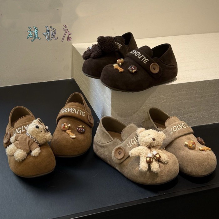 Giày Birkenstock cho nữ, áo khoác ngoài đế mềm mùa thu, guốc hoạt hình Baotou, dép lê đế phẳng thôn