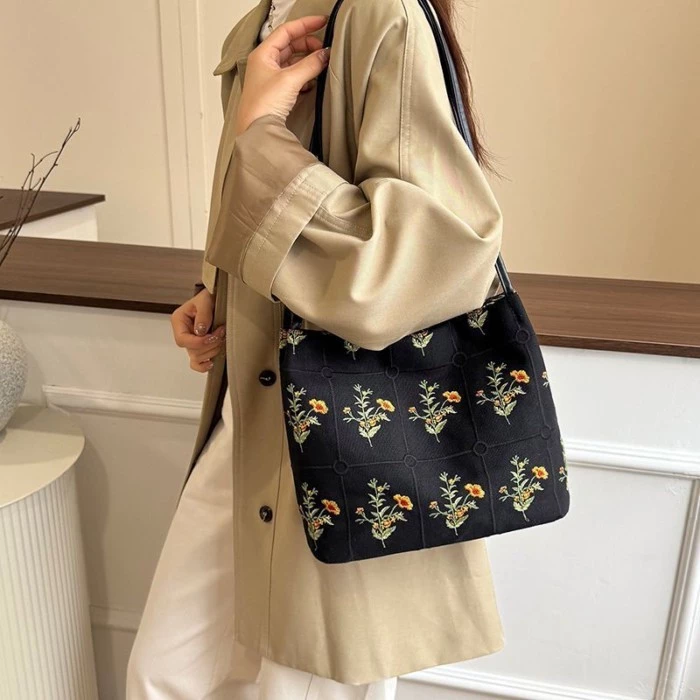 Women's Tote Bag – Large – 4